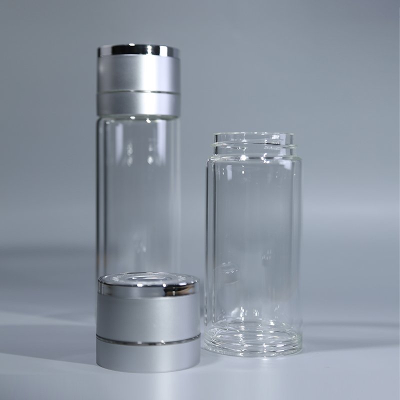 Sophisticated Classic Glass Water Bottle - Luxury Style for Timeless Direct Drinking