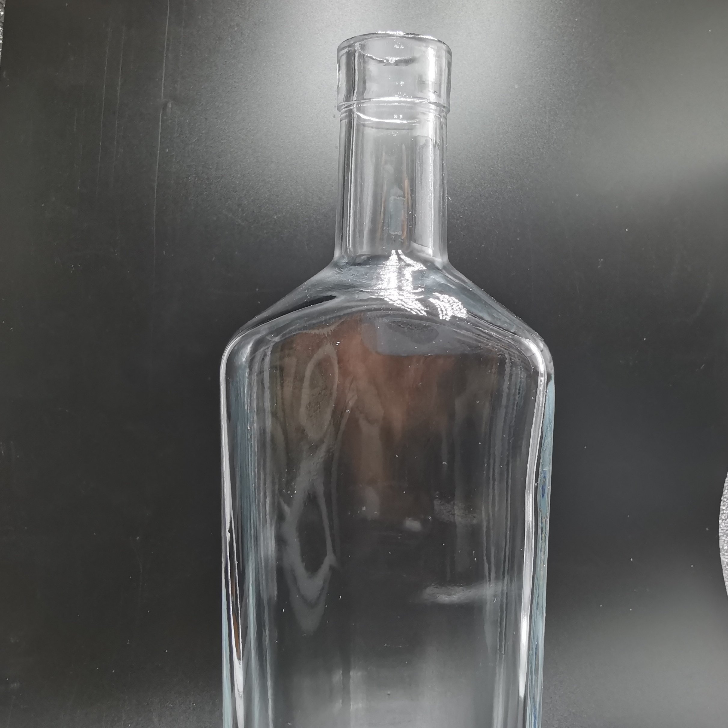 Custom clear empty 750ml vodka liquor gin rum tequila whisky brandy spirit glass bottle with cork and cap