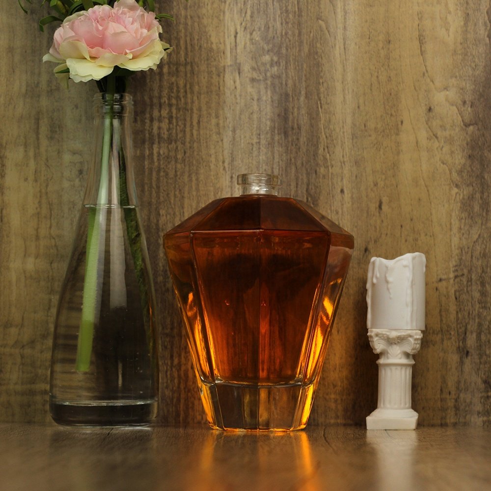 Romantic Shape Thick Bottom 500ml 700ml Spirit Bottle Unique Design Whisky Tequila Rum Liquor Glass Bottle