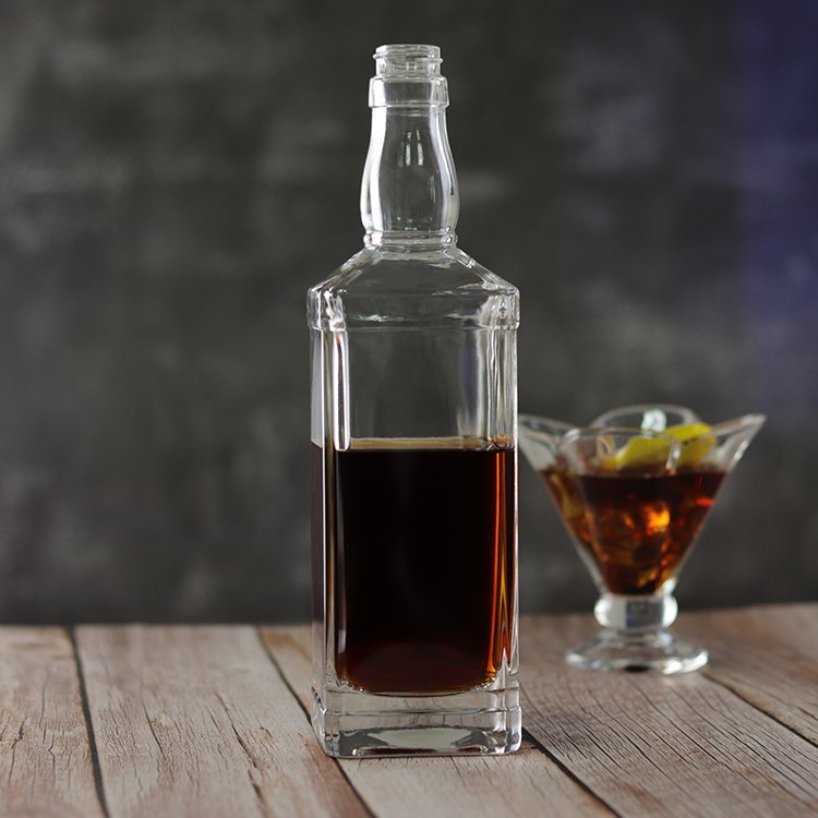 Sample free spirit glass bottles 700ml whiskey bottles for liquor