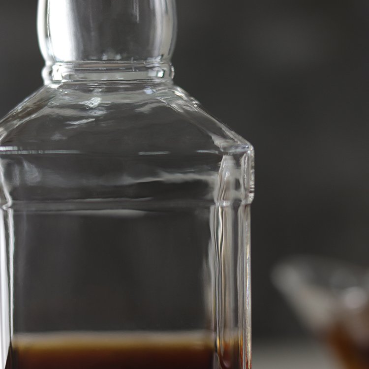 Sample free spirit glass bottles 700ml whiskey bottles for liquor