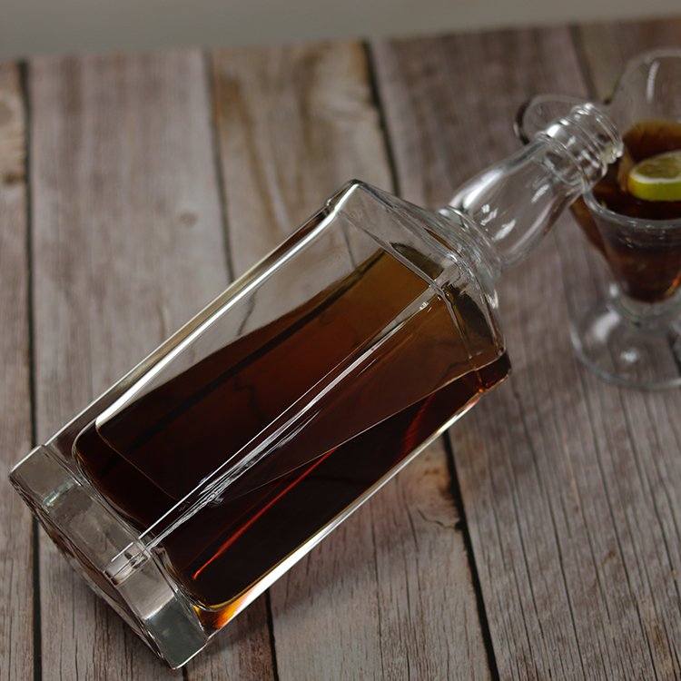 Sample free spirit glass bottles 700ml whiskey bottles for liquor