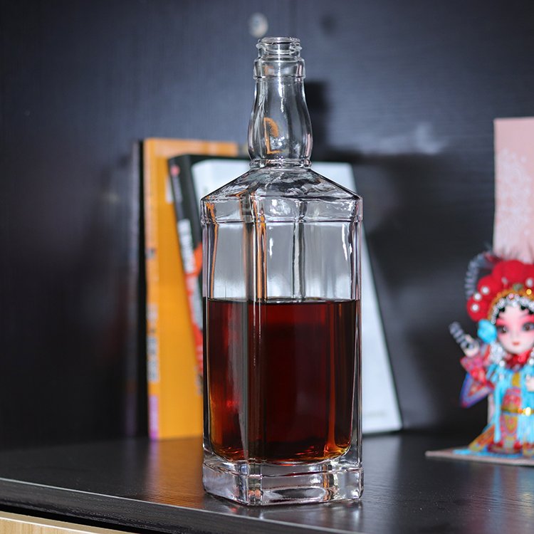 Sample free spirit glass bottles 700ml whiskey bottles for liquor