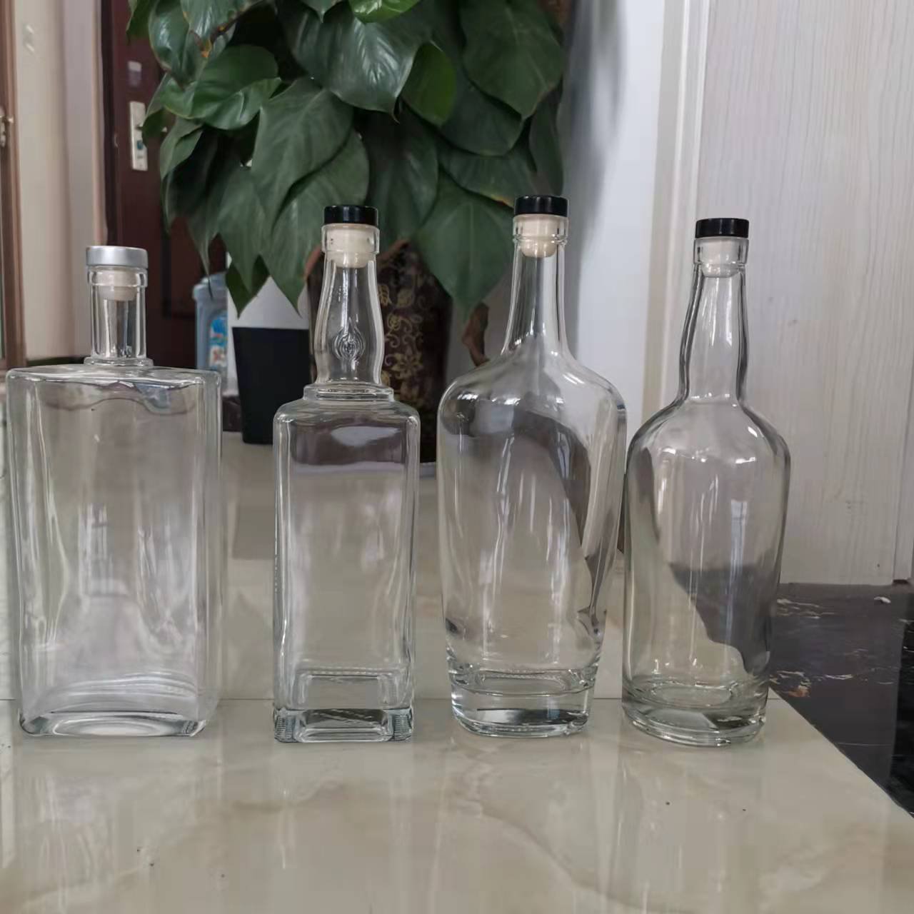 High quality empty vodka bottle glass 700ml 750ml 500ml glass bottles, wholesale whisky glass bottle for liquor with cap