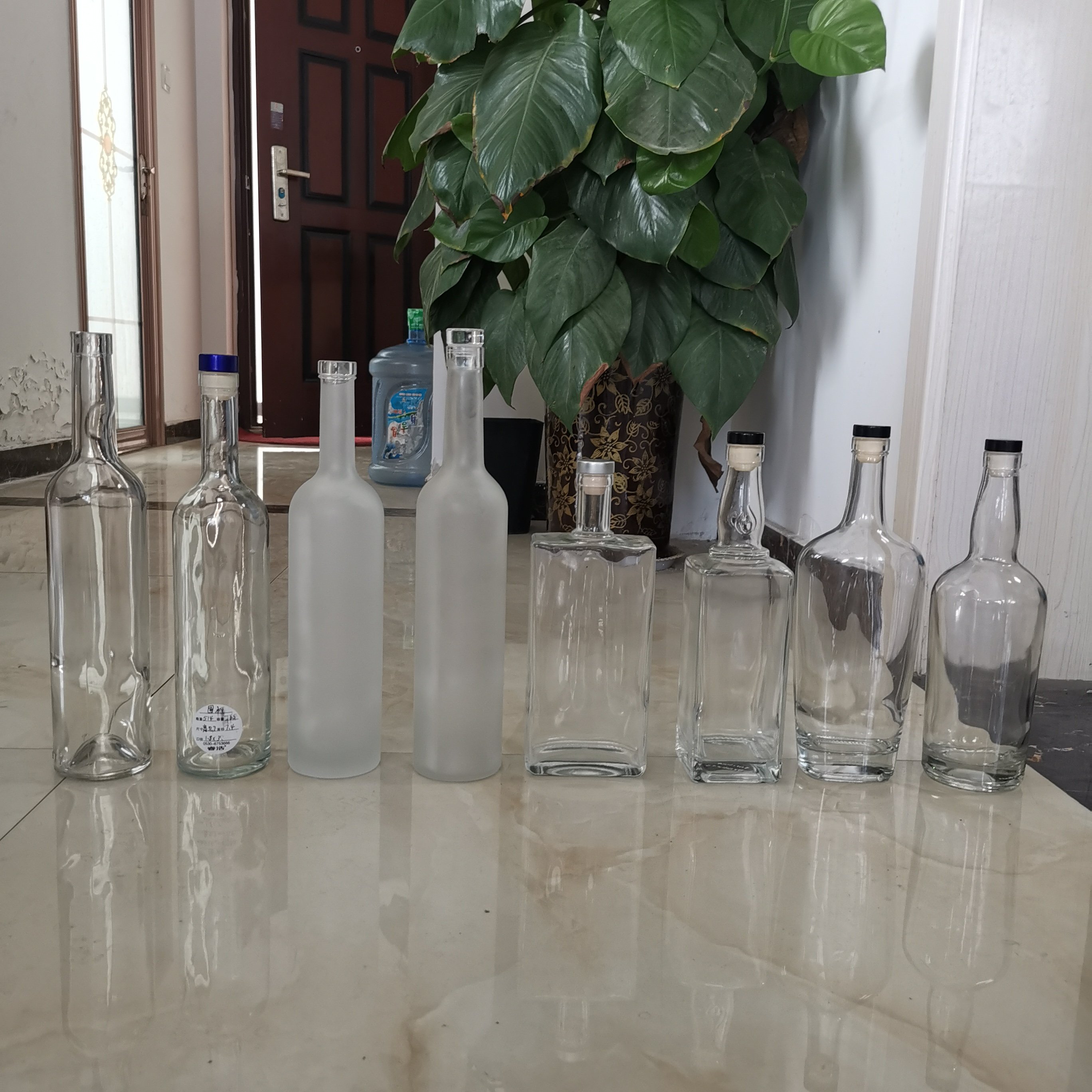 High quality empty vodka bottle glass 700ml 750ml 500ml glass bottles, wholesale whisky glass bottle for liquor with cap