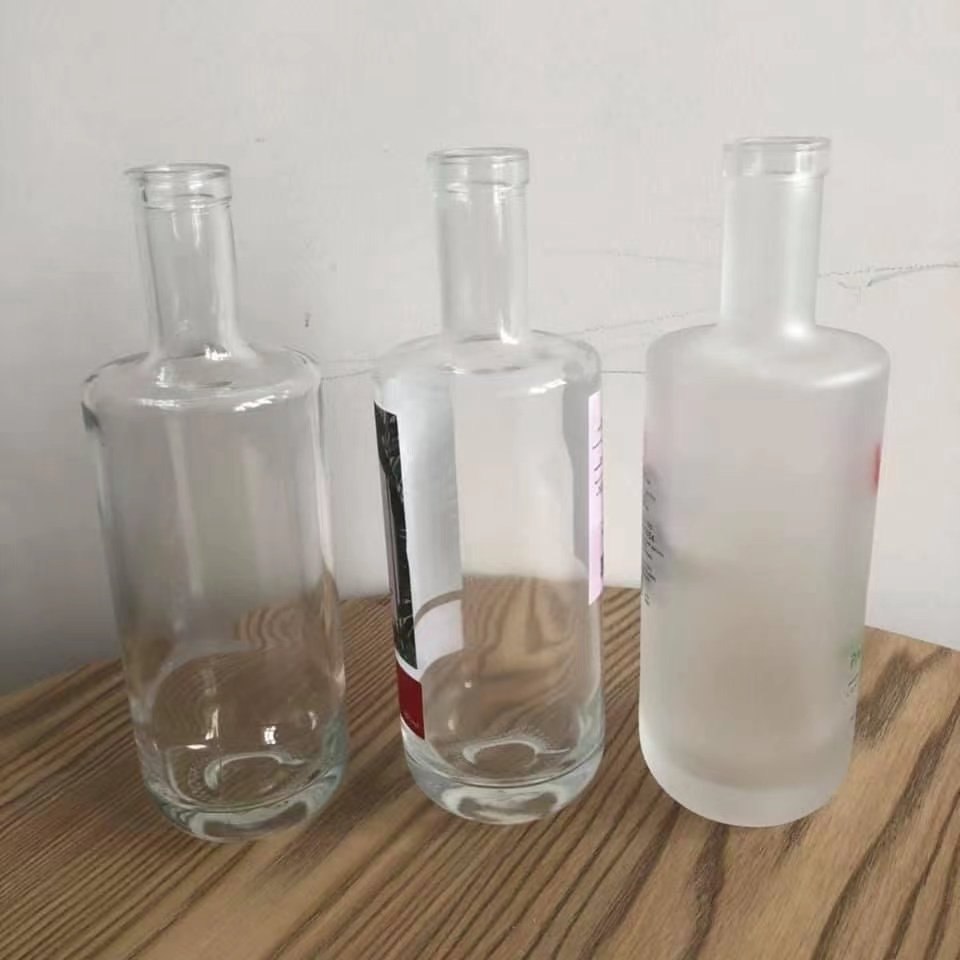 High quality empty vodka bottle glass 700ml 750ml 500ml glass bottles, wholesale whisky glass bottle for liquor with cap