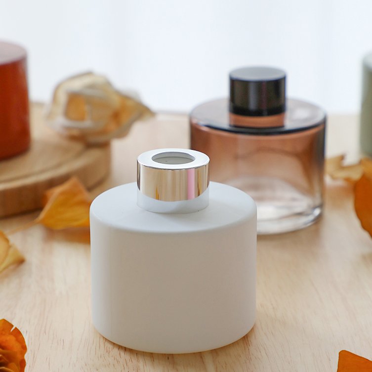 PUSISON 100ml Round Reed Diffuser Glass Bottle with Lids Hotel Room Decoration Fragrance Bottles Aroma Diffusers Empty Bottles
