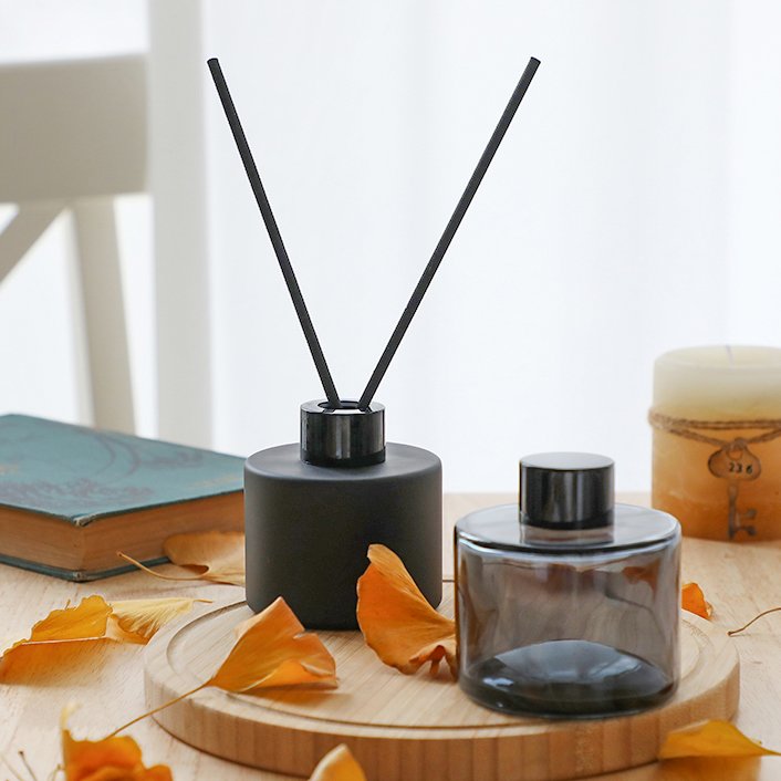 PUSISON 100ml Round Reed Diffuser Glass Bottle with Lids Hotel Room Decoration Fragrance Bottles Aroma Diffusers Empty Bottles