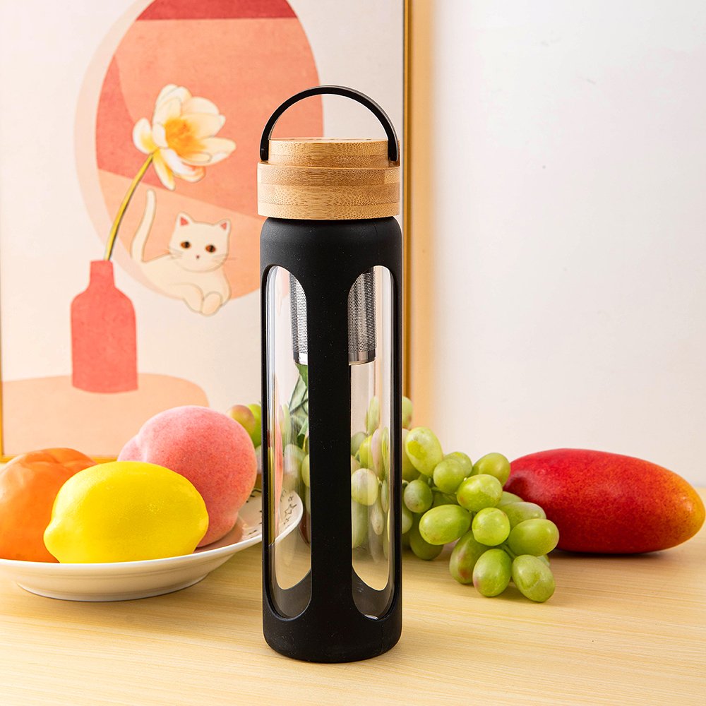 New design high quality customized borosilicate glass water bottle with stainless steel tea infuser and silicone sleeve