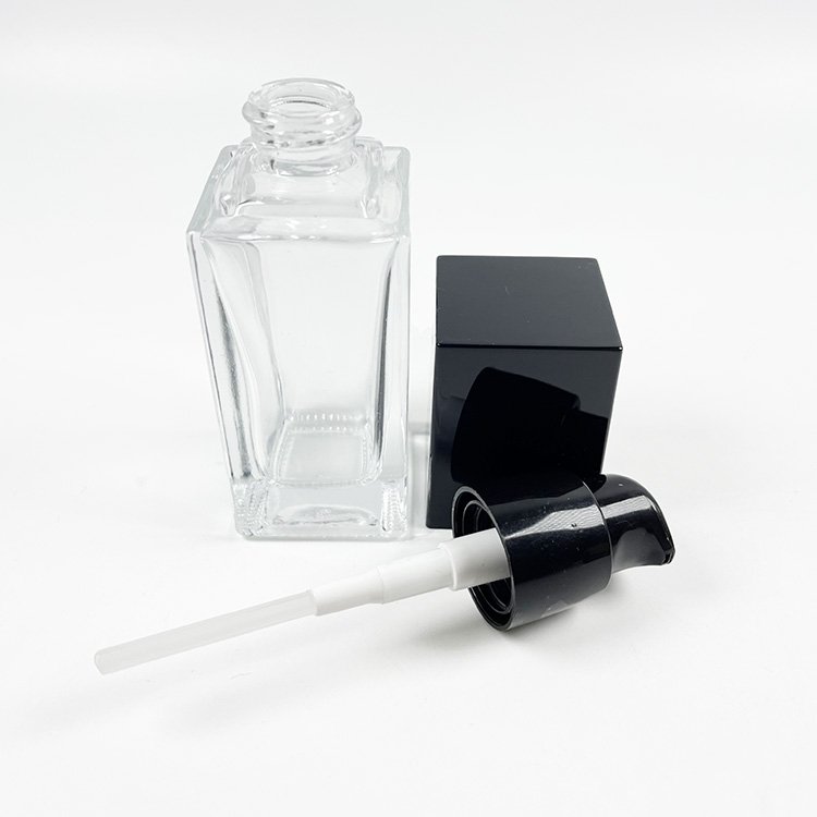 high end 15ml 25ml 30ml square clear cosmetic glass bottle make up liquid foundation pump bottle with black cap