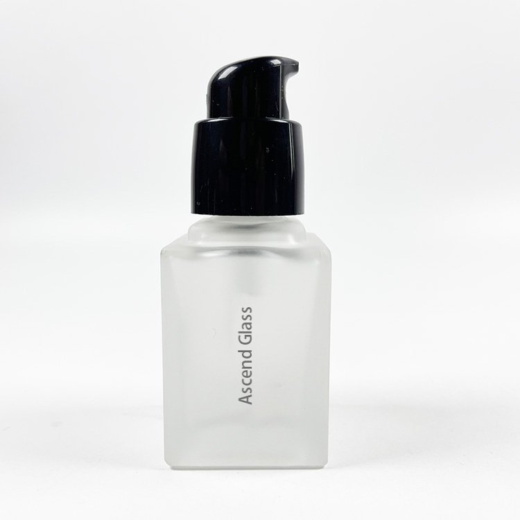 high end 15ml 25ml 30ml square clear cosmetic glass bottle make up liquid foundation pump bottle with black cap