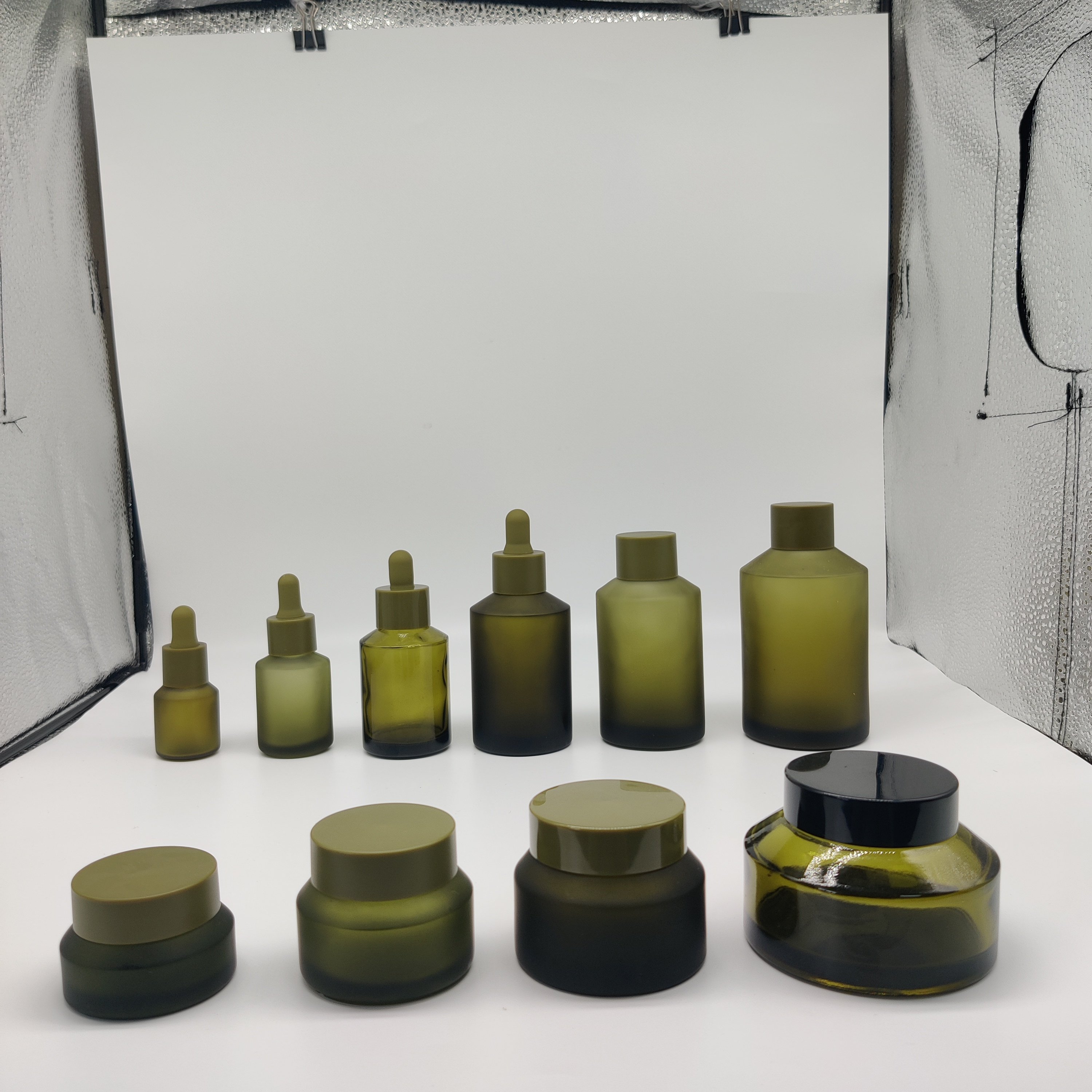 Factory hot sale round essential oil opal white lotion glass bottle with bamboo and wood pump