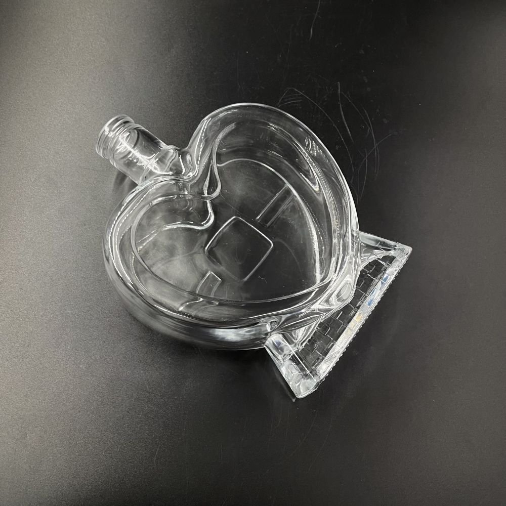 Premium customized painting electroplating glass spray perfume heart shape bottles 750ml glass bottles