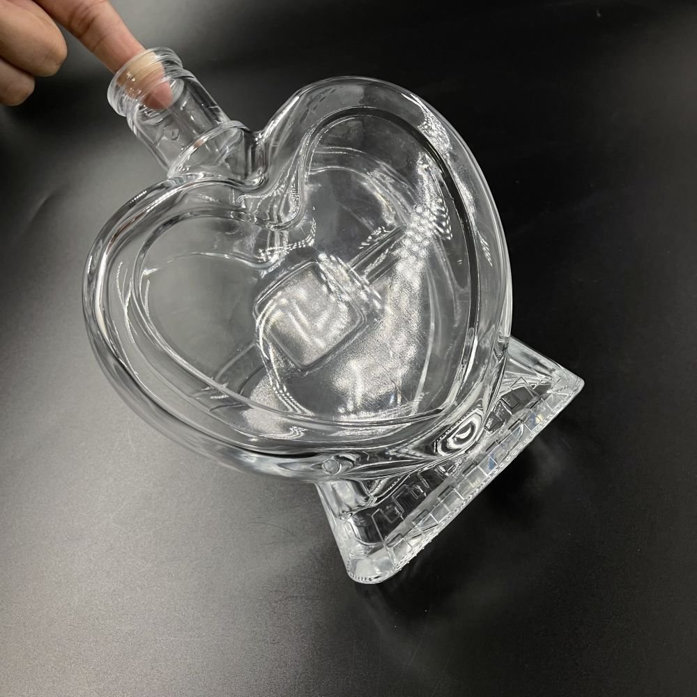 Premium customized painting electroplating glass spray perfume heart shape bottles 750ml glass bottles