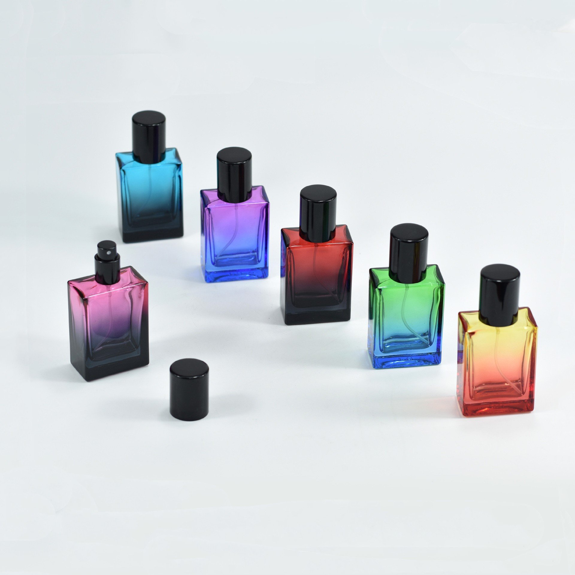 Factory Price Colored glass perfume bottle 30ml Flat glass bottle toner bottle with sprayer