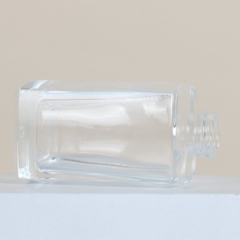 Simple and customizable color and logo 30ml Foundation Essence glass bottle emulsion cosmetic packaging with skin color ball cap