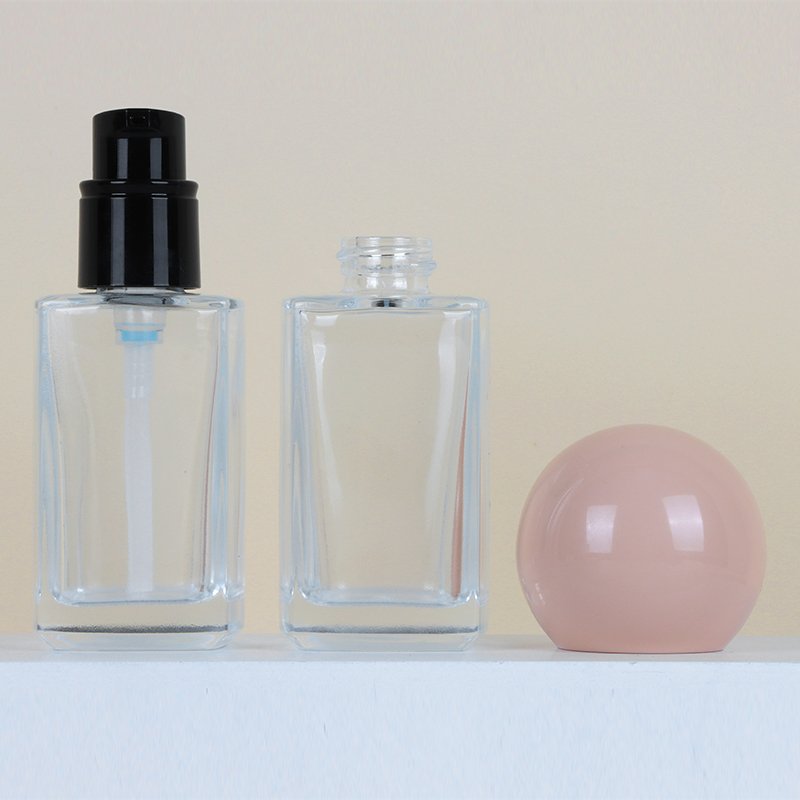 Simple and customizable color and logo 30ml Foundation Essence glass bottle emulsion cosmetic packaging with skin color ball cap