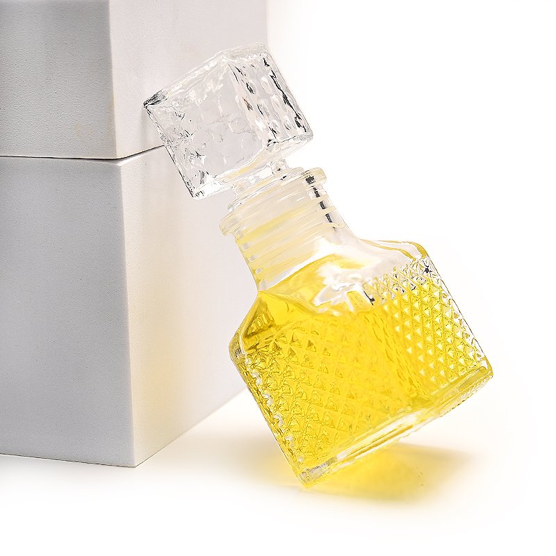In Stock Vintage Luxury Empty 50ml 100ml Square Clear Beverage Spirit Liquor Glass Wine Bottle with Stopper