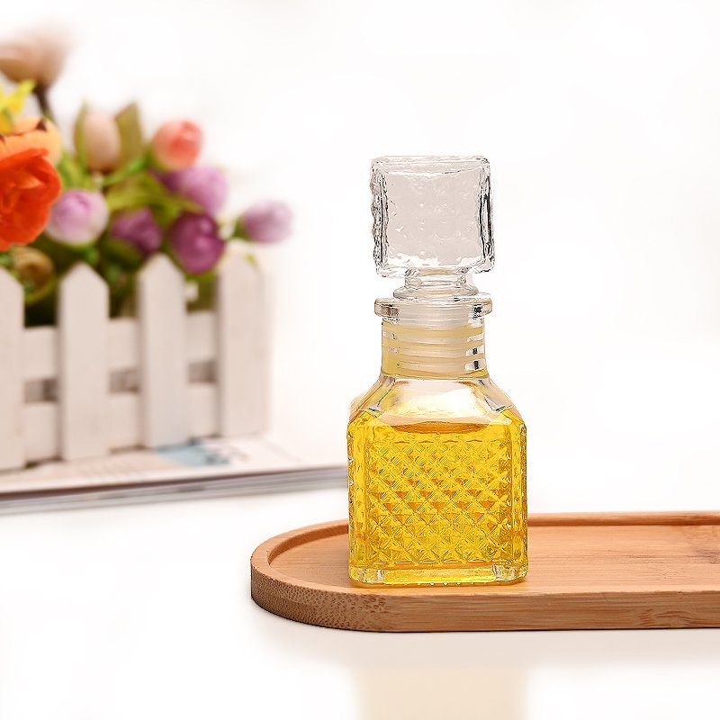 In Stock Vintage Luxury Empty 50ml 100ml Square Clear Beverage Spirit Liquor Glass Wine Bottle with Stopper