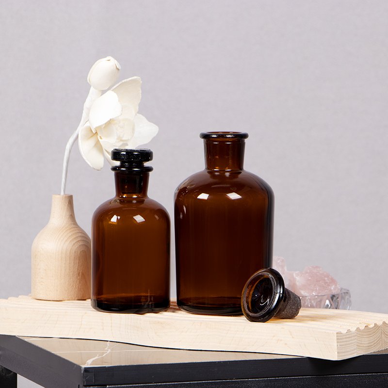 A series volume narrow neck amber empty reagent chemical medicine glass bottles pharmaceutical bottles