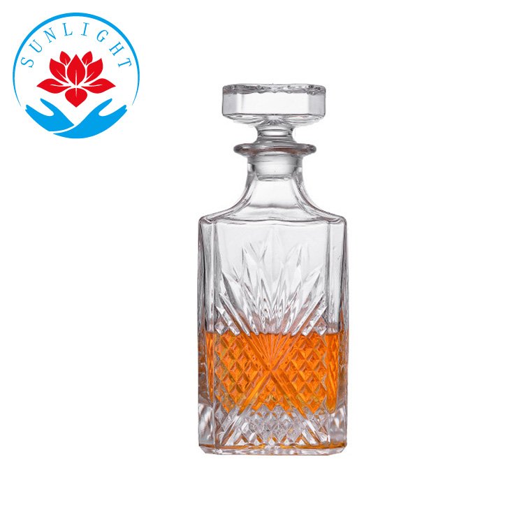 Factory Wholesale 750ml High Quality Whiskey Decanter Glass Bottle With Lid