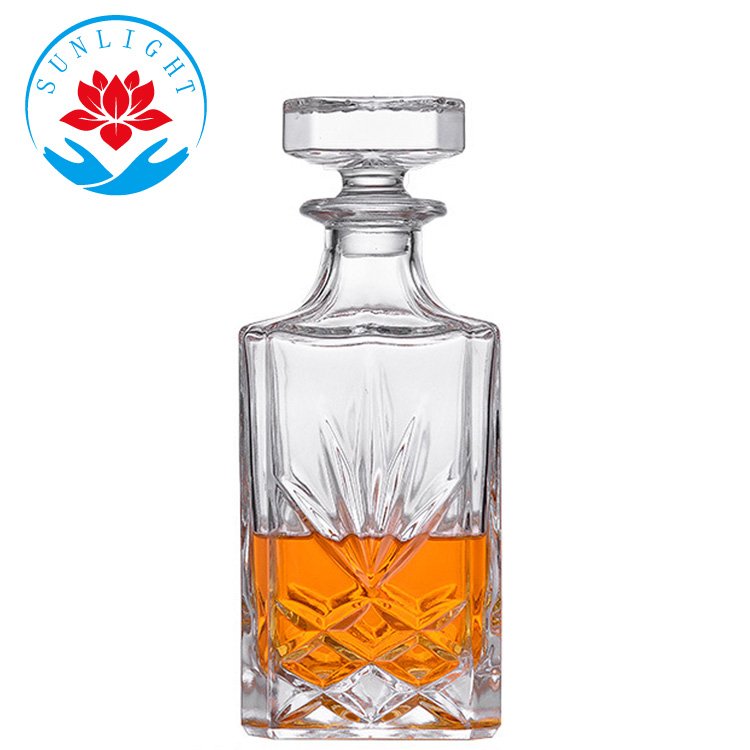 Factory Wholesale 750ml High Quality Whiskey Decanter Glass Bottle With Lid