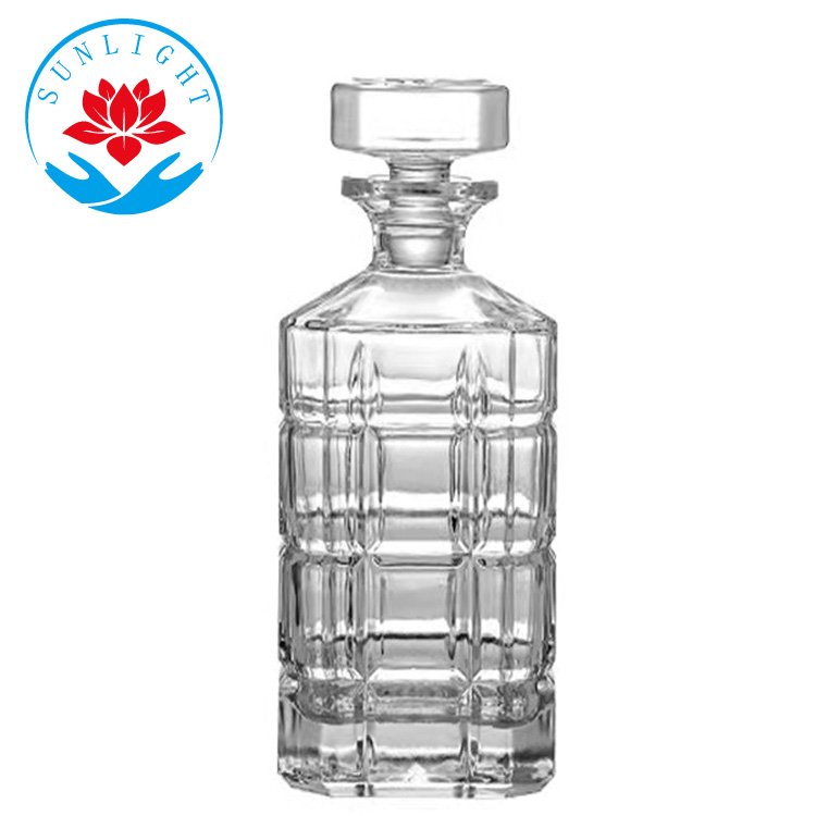 Factory Wholesale 750ml High Quality Whiskey Decanter Glass Bottle With Lid