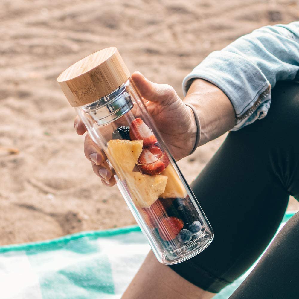 Custom Logo Double Wall Glass Bottles Manufacturer Selling Glass Fruit Tea Infuser Water Bottle with Plastics Lid