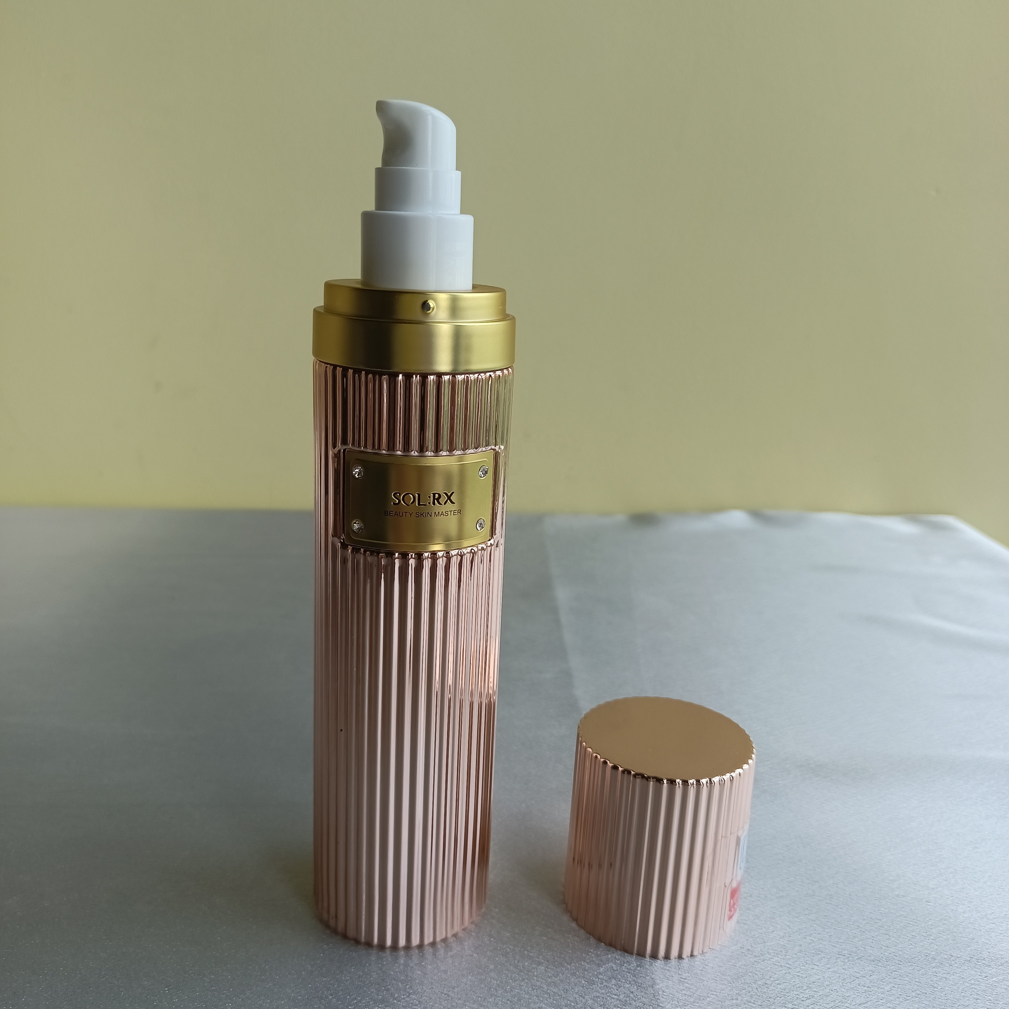 Cylinder empty gold 50ml 130ml glass cosmetic bottle for lotion/Skin Care Serum