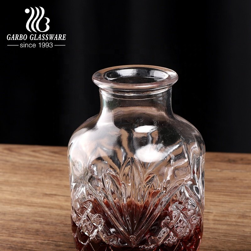 Factory Wholesale New Design Embossed Whiskey Glass Bottle High Quality Hot Sale Clear Engraving 530ml Whiskey Glass Decanter