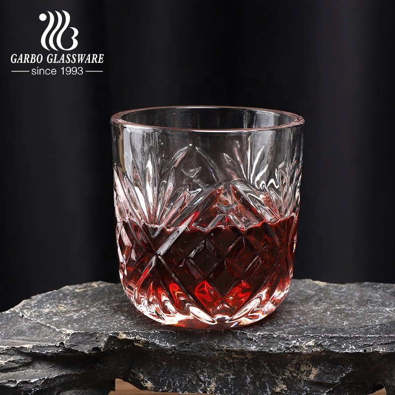 Factory Wholesale New Design Embossed Whiskey Glass Bottle High Quality Hot Sale Clear Engraving 530ml Whiskey Glass Decanter