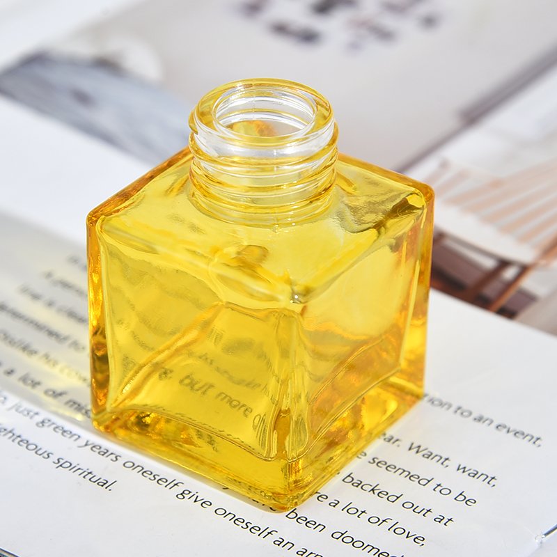 Selling 60ml luxury perfume glass bottle 25 Screw perfume glass bottle Yellow clear empty perfume bottle