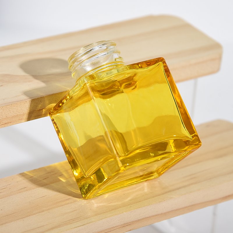 Selling 60ml luxury perfume glass bottle 25 Screw perfume glass bottle Yellow clear empty perfume bottle