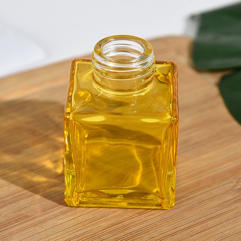 Selling 60ml luxury perfume glass bottle 25 Screw perfume glass bottle Yellow clear empty perfume bottle