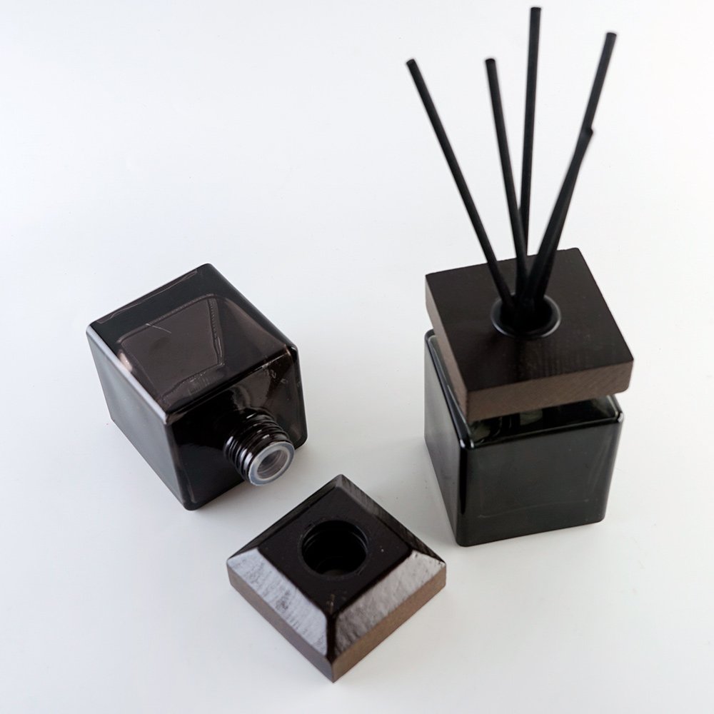 Luxury Diffuser Bottle Empty Glass Reed Aroma Diffuser Bottle 200 ml Square 100 ml Glass Diffuser Bottles with Wooden Cap