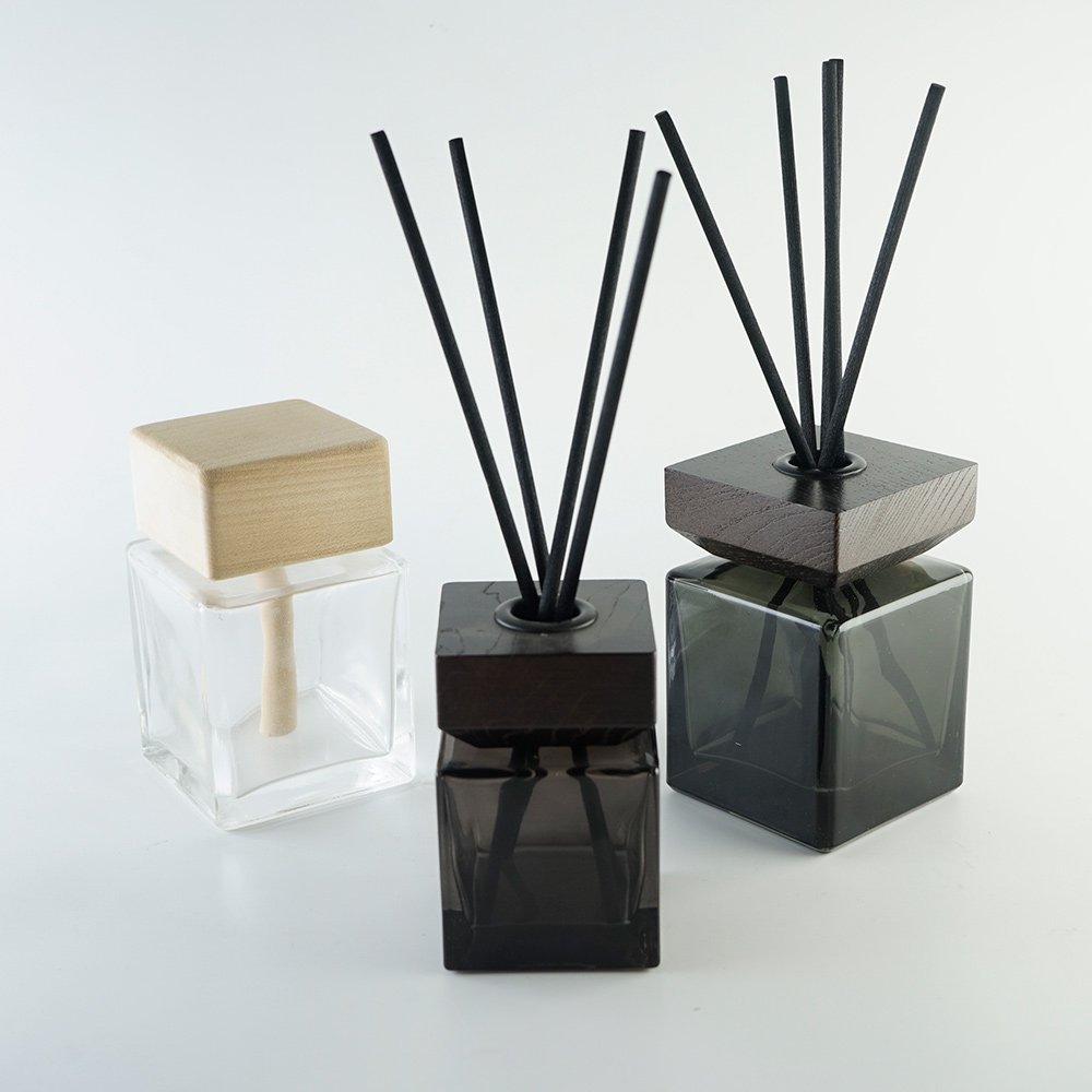 Luxury Diffuser Bottle Empty Glass Reed Aroma Diffuser Bottle 200 ml Square 100 ml Glass Diffuser Bottles with Wooden Cap