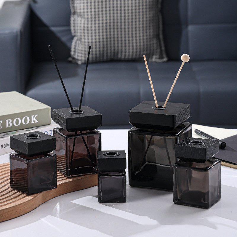Luxury Diffuser Bottle Empty Glass Reed Aroma Diffuser Bottle 200 ml Square 100 ml Glass Diffuser Bottles with Wooden Cap