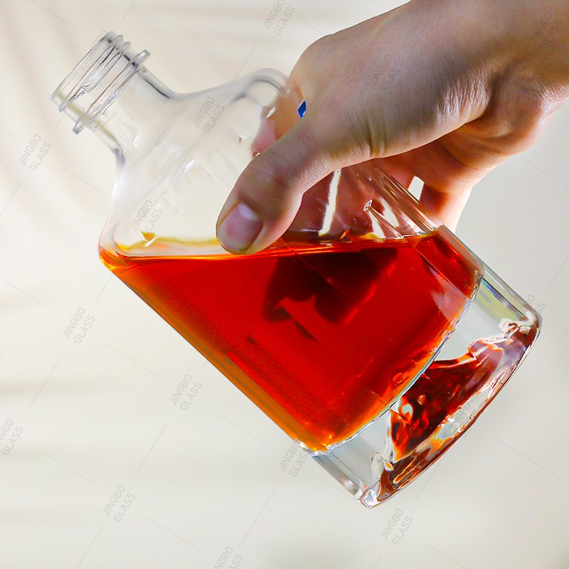 Empty Liquor Spirits Glass Whiskey Bottles 500Ml Fruit Wine Glass Bottle Whiskey Mountain Bottles For Vodka Gin Whiskey