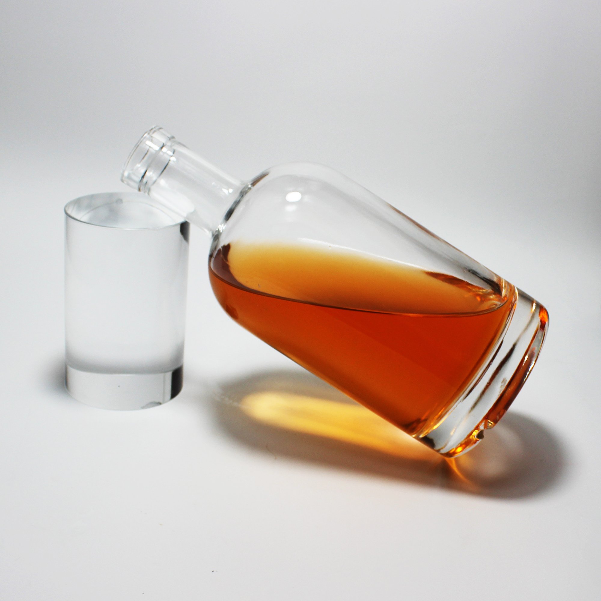China factory sales super flint white glass gin vodka bottles spirit liquor glass bottle with T-cork sealing