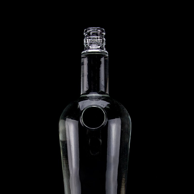 China Factory Outlet Super Flint Glass Custom Carved Unique Design 500ml700ml750ml High Quality Clear Whiskey Bottle