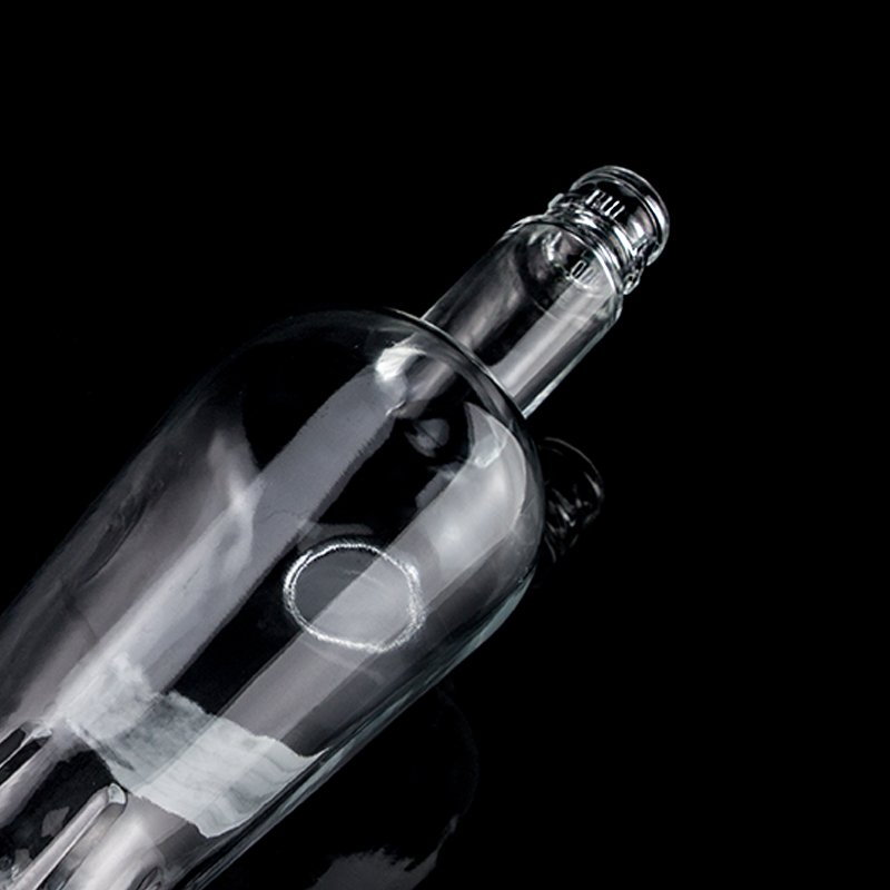 China Factory Outlet Super Flint Glass Custom Carved Unique Design 500ml700ml750ml High Quality Clear Whiskey Bottle