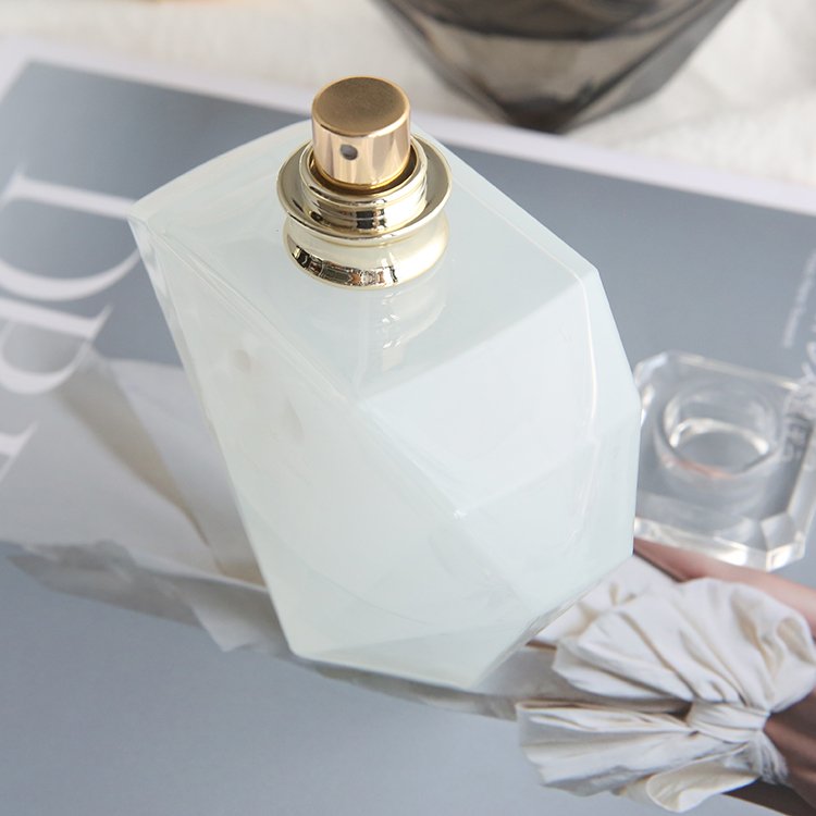 Fashion Hand Made Polish 30ml 60ml 100ml Empty Spray Parfum Botol Beautiful Shape Cosmetic Packaging Clear Glass Perfume Bottle