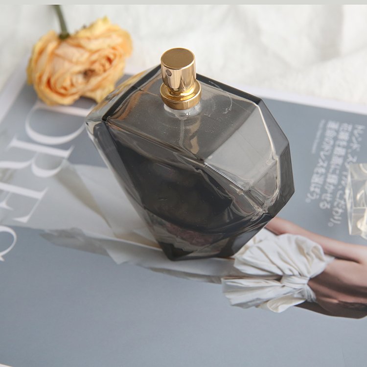 Fashion Hand Made Polish 30ml 60ml 100ml Empty Spray Parfum Botol Beautiful Shape Cosmetic Packaging Clear Glass Perfume Bottle