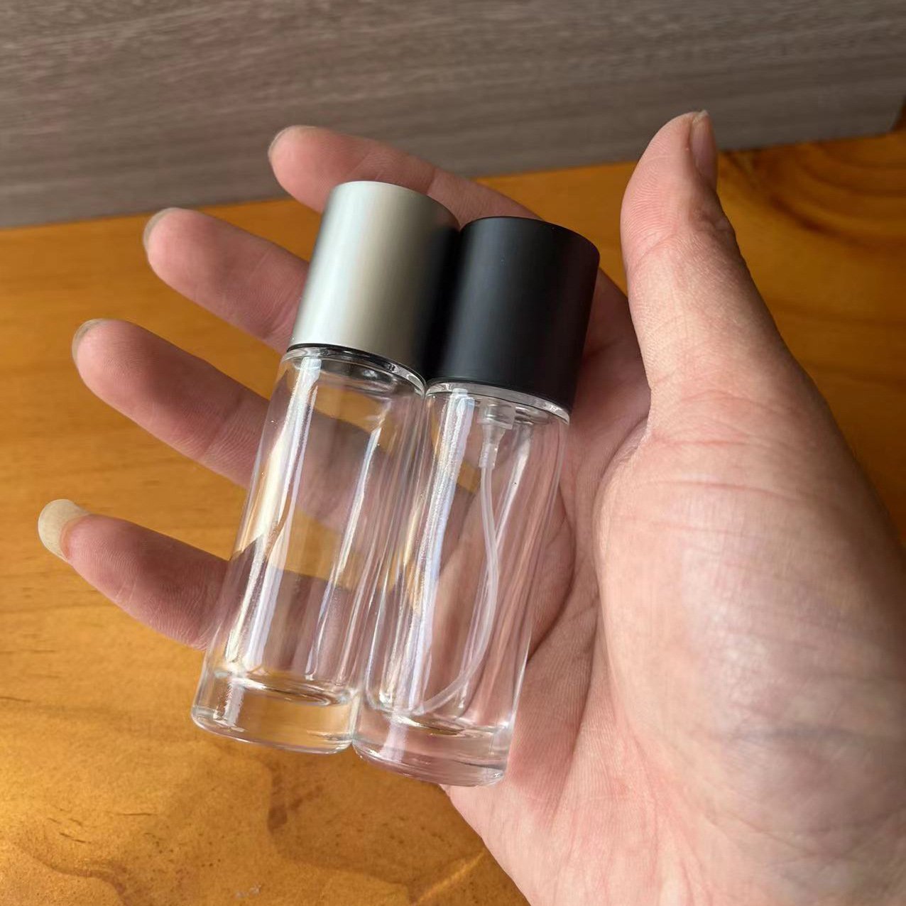 MUB Wholesale Fancy New Design Round 10ml 15ml 20ml 30ml Glass Perfume Decants with Easy Crimpless Pump