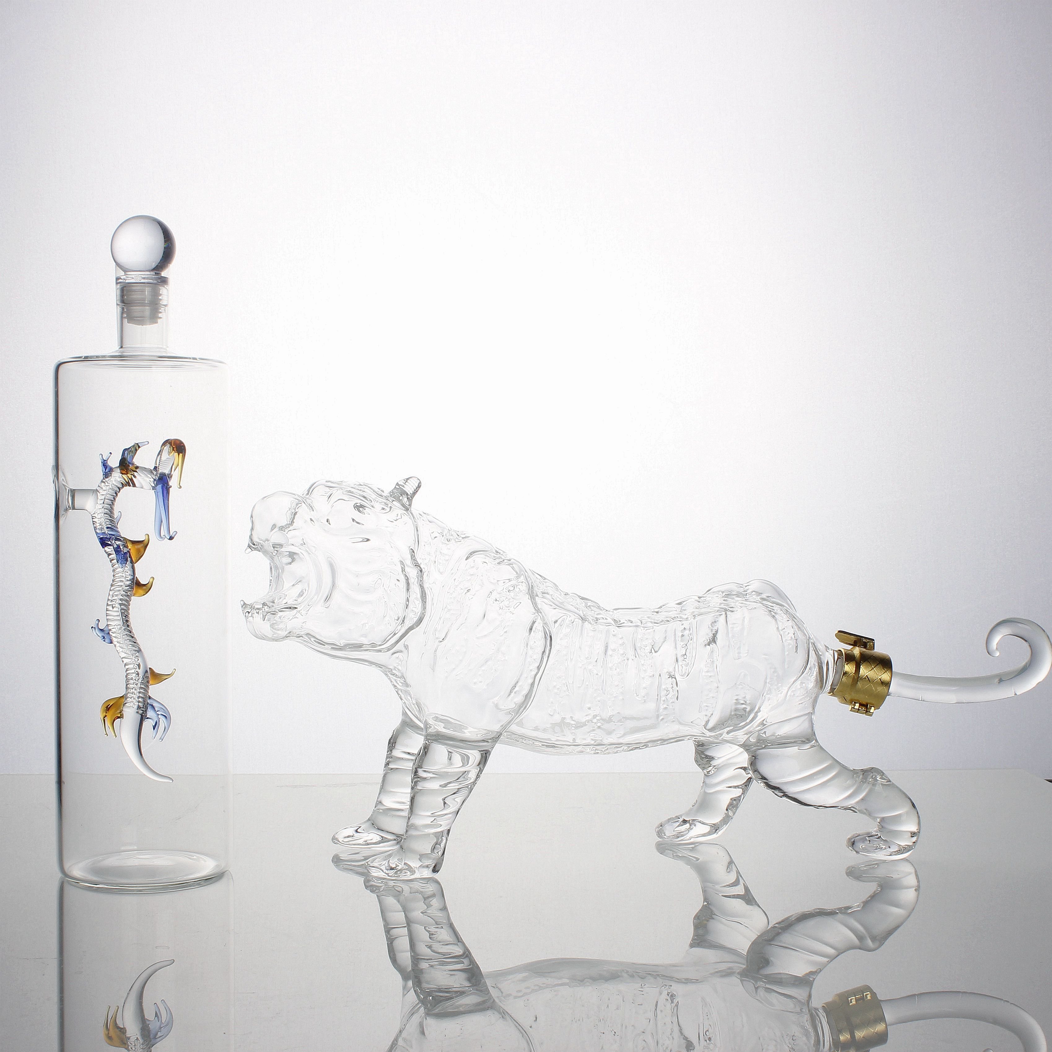 Luxury shape High borosilicate 750ml 700ml glass bottle for liquor gin vodka rum wine spirits brandy beverage