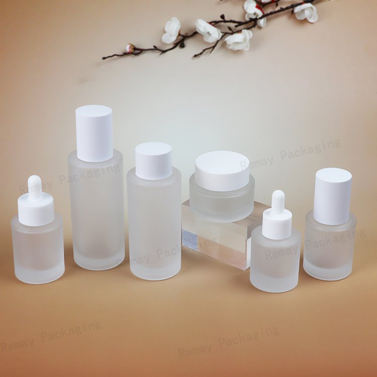 Factory New Design Luxury Frosted Makeup Skincare Set Glass Bottles and Jars Transparent Green Amber Lotion Bottles Cream Jars