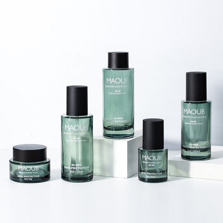 Factory New Design Luxury Frosted Makeup Skincare Set Glass Bottles and Jars Transparent Green Amber Lotion Bottles Cream Jars