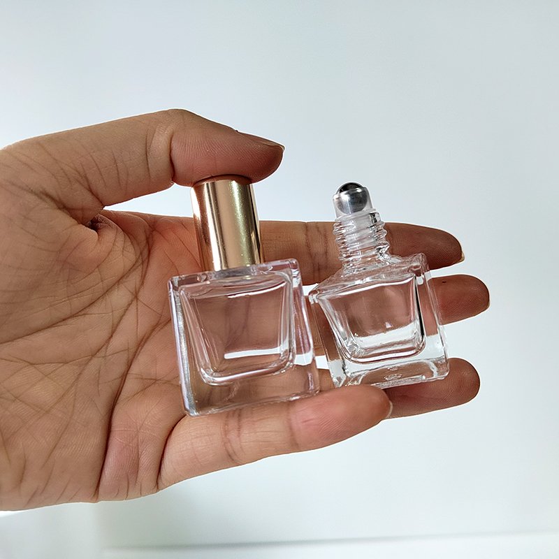 Square glass perfume essential oils roll on bottle 5ml 10ml clear cube glass bottle with steel roller and shiny gold lid