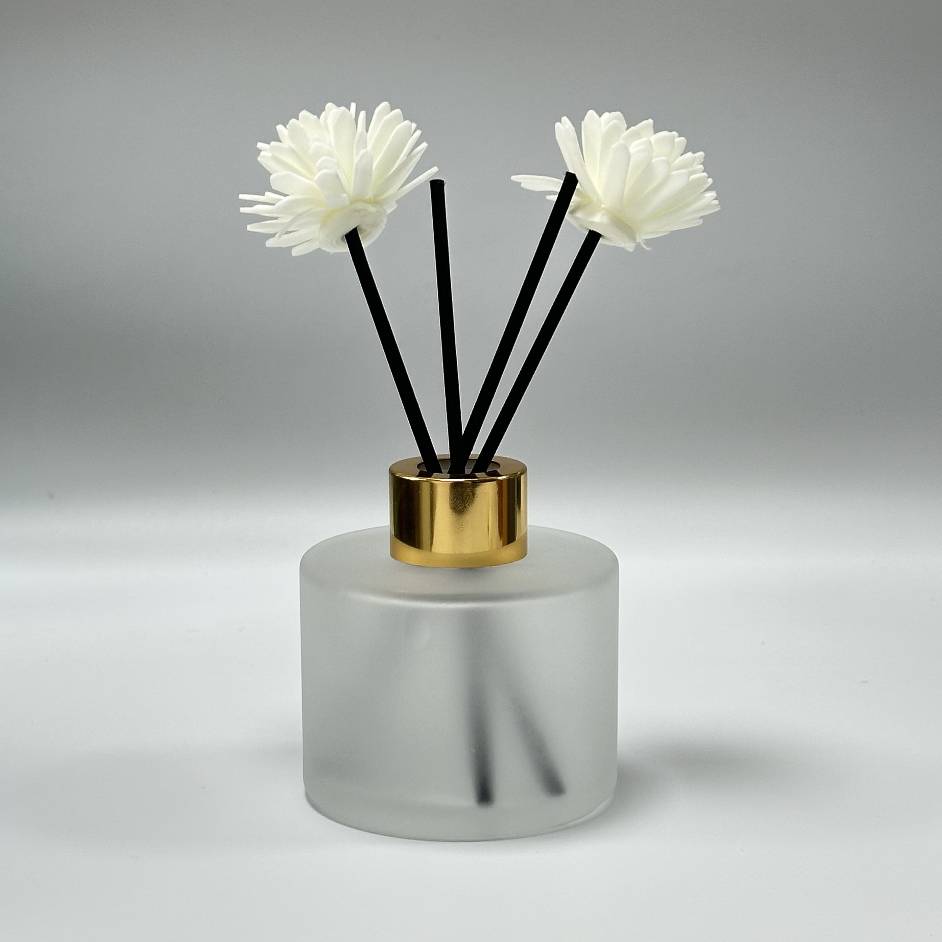 Custom round fireless aromatherapy reed diffuser perfume clear matte empty reed diffuser glass bottle