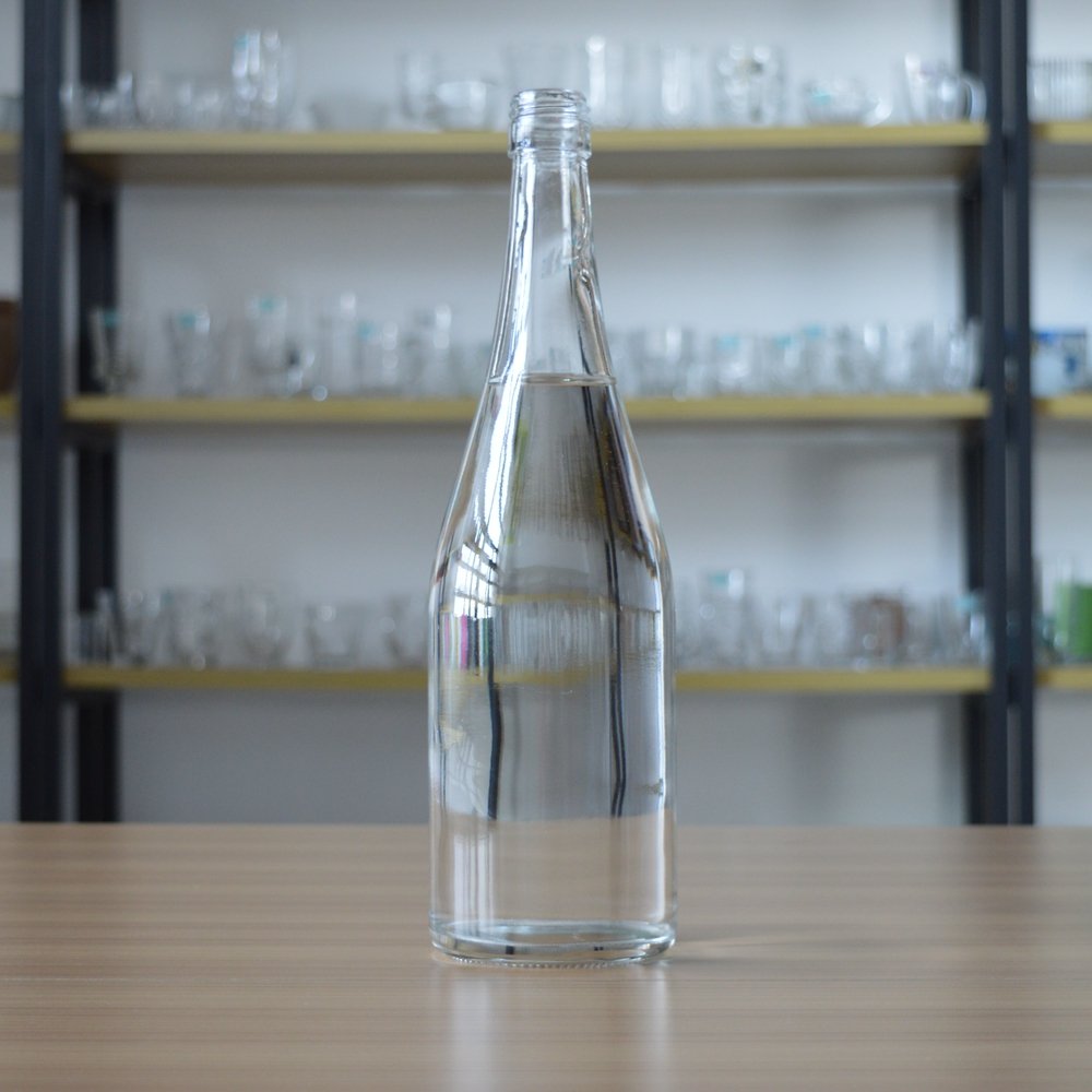 Packaging usage water drop cheap 750ml glass water bottle